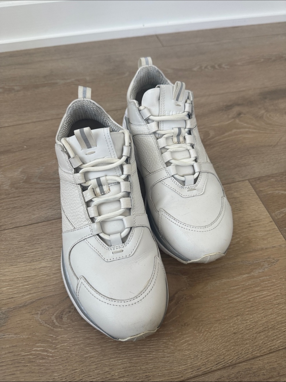 HUGO White Leather Casual Sneakers - Picture 2 of 7